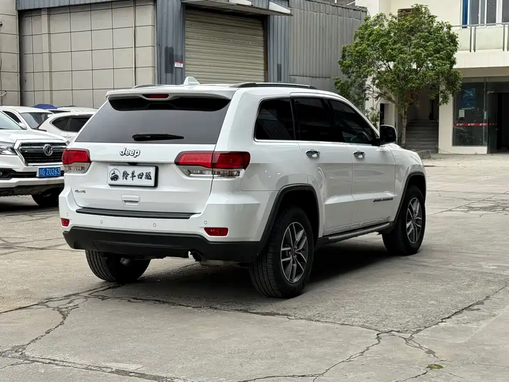 Jeep Grand Cherokee 2022 — фото 12