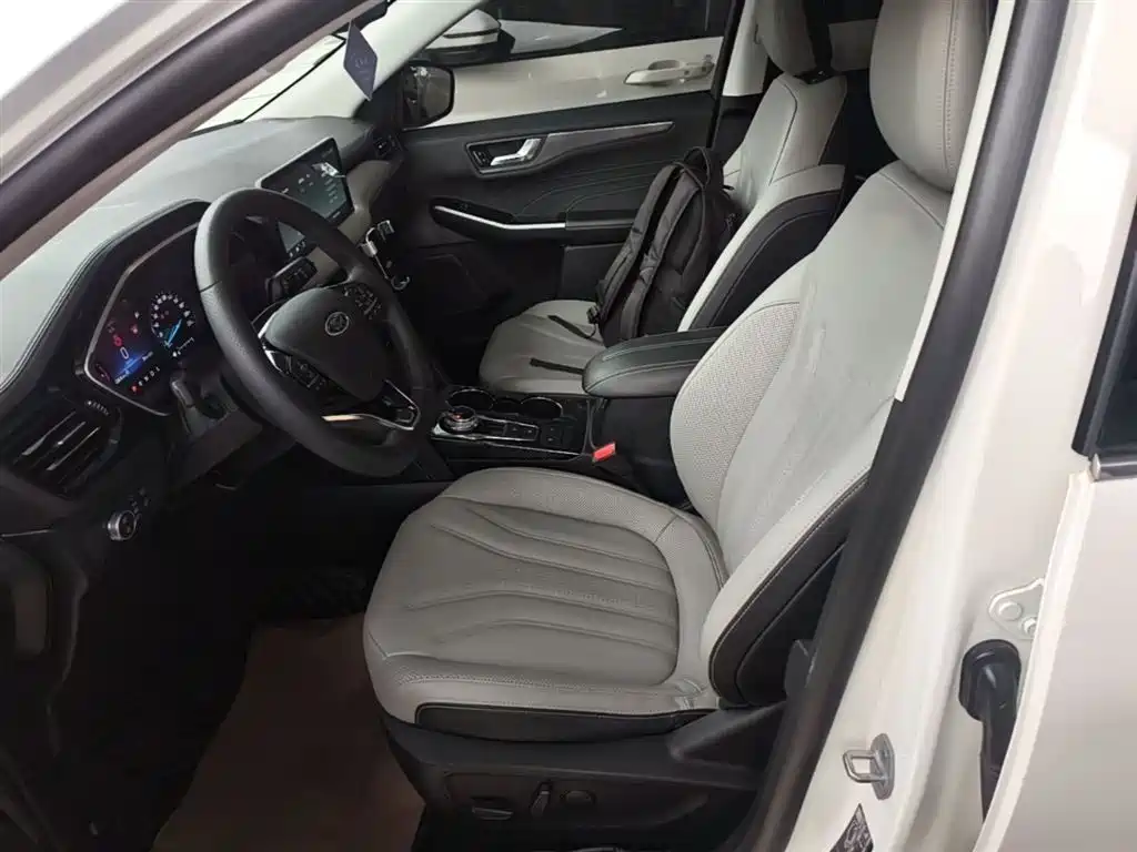 Ford Escape 2021 — фото 15