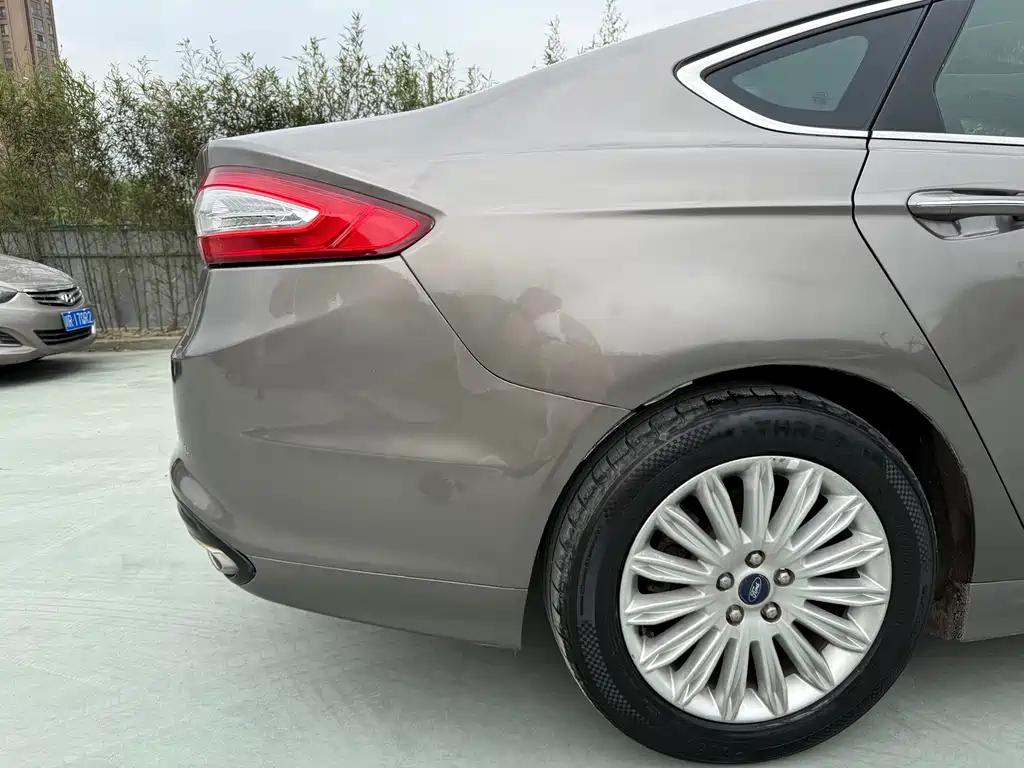 Ford Mondeo 2015 — фото 21