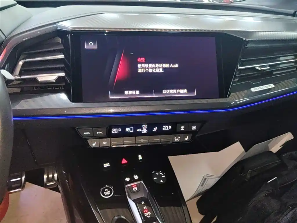 Audi Q4 e-tron 2023 — фото 13