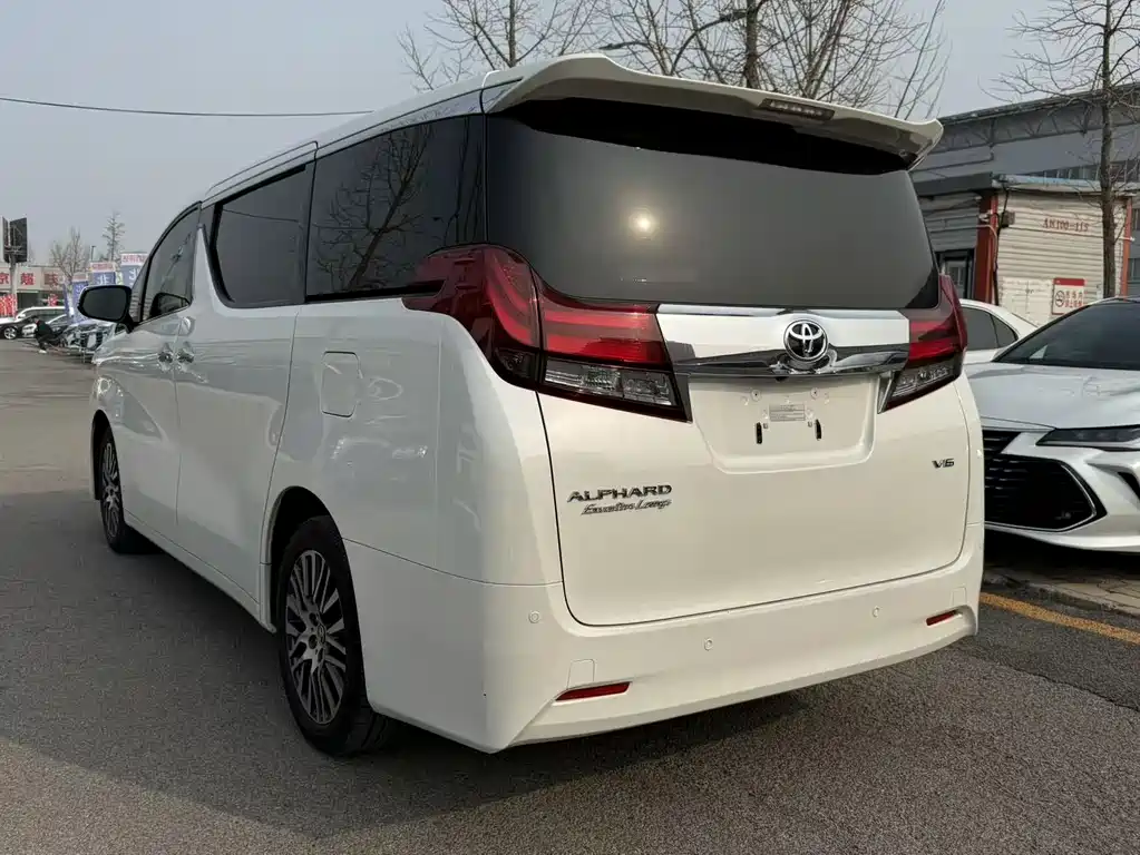Toyota Alphard 2018 — фото 16
