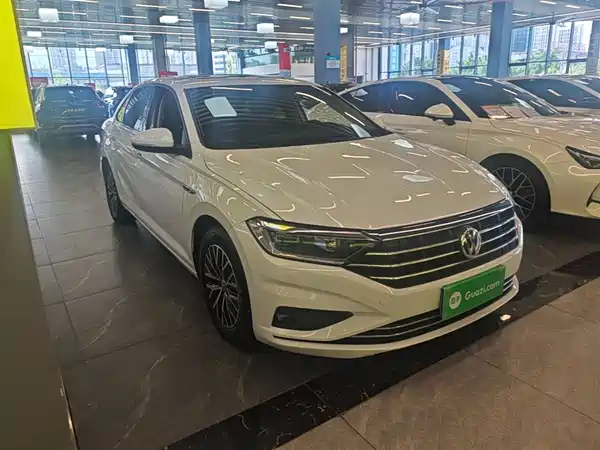 Volkswagen Sagitar 2019