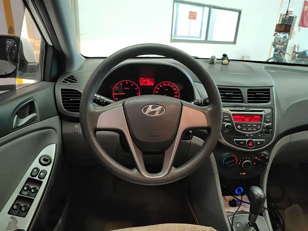 Hyundai Verna 2014 — фото 11