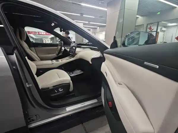 Xiaomi YU7 2025