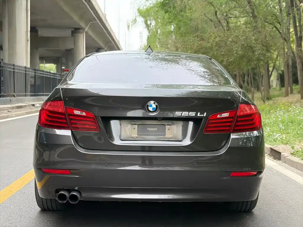 BMW 5 Series 2016 — фото 11