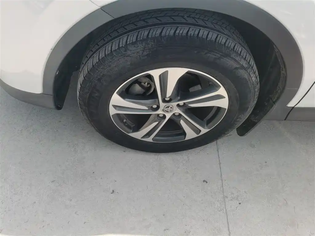 Toyota RAV4 2015 — фото 23