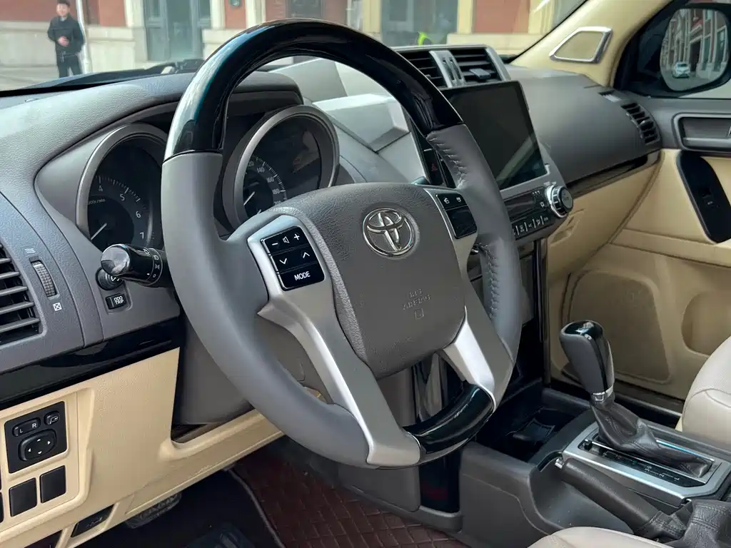 Toyota Prado 2015 — фото 14