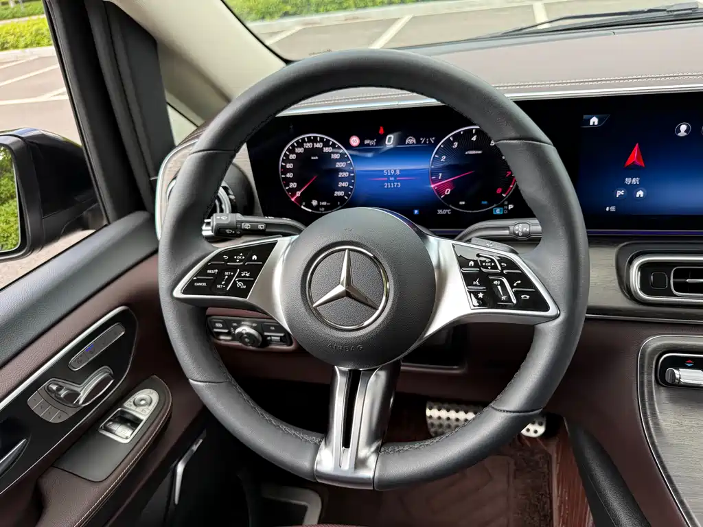 Mercedes-Benz V-Class 2025 — фото 15