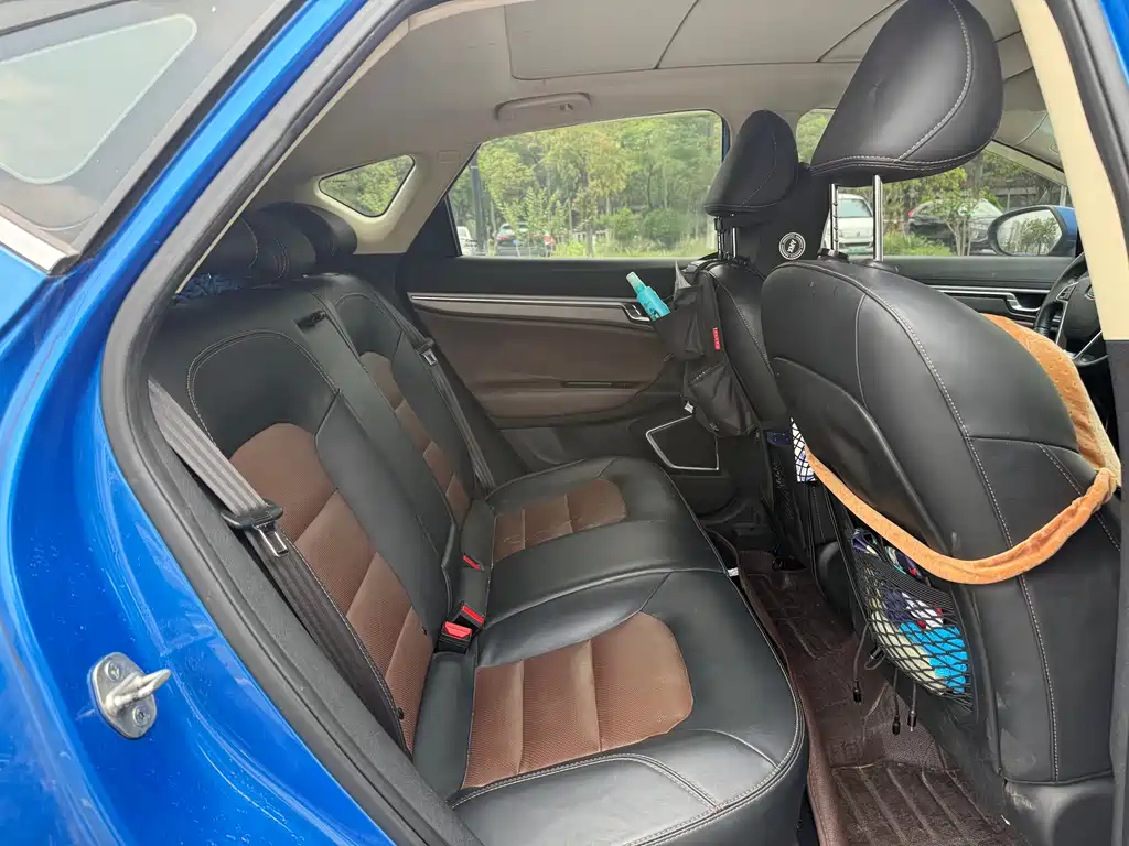 Geely Emgrand GS 2017 — фото 10