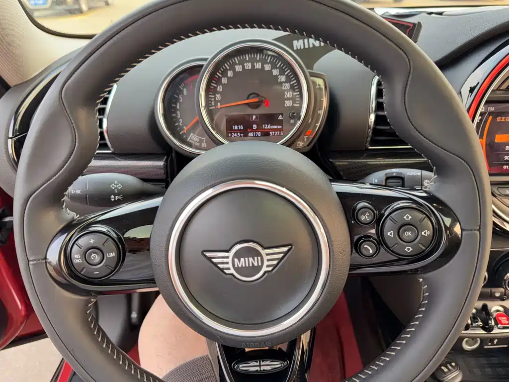 MINI Clubman 2019 — фото 8