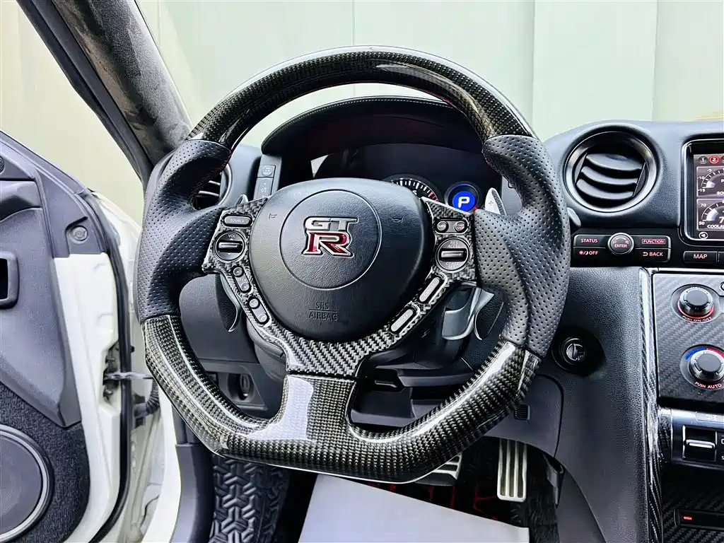 Nissan GT-R 2013 — фото 10