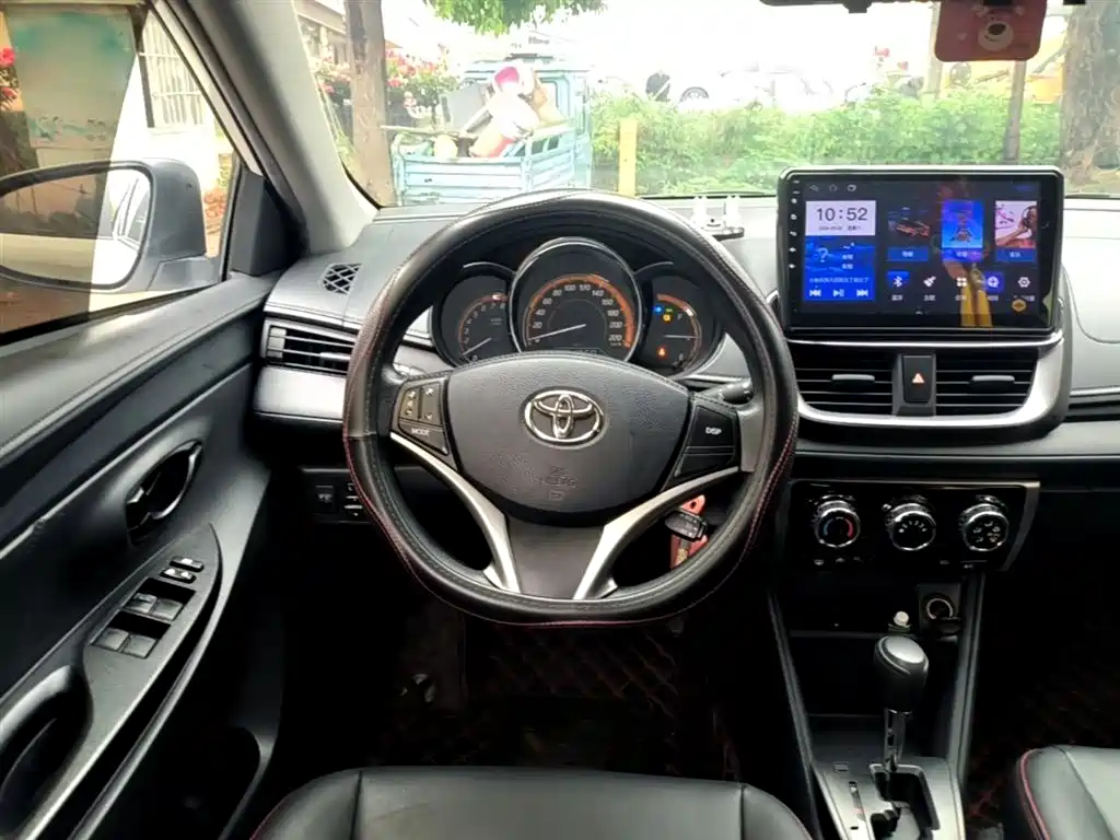 Toyota Yaris L 2022 — фото 11