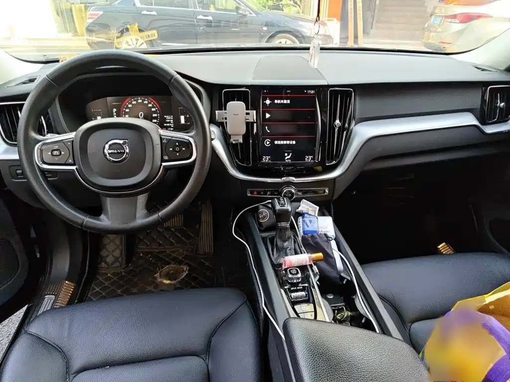 Volvo XC60 2019 — фото 13