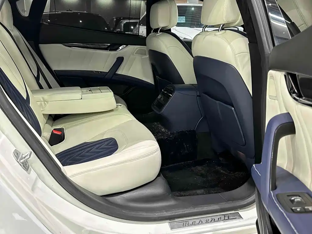 Maserati Quattroporte 2015 — фото 14