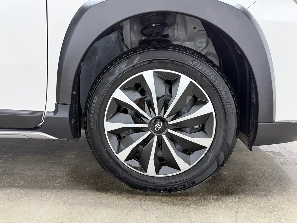 Toyota Yaris L 2022 — фото 24