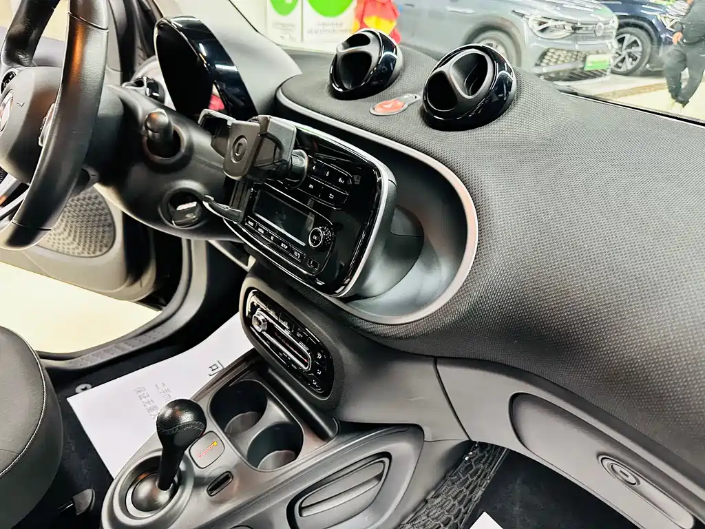 smart Fortwo 2018 — фото 27