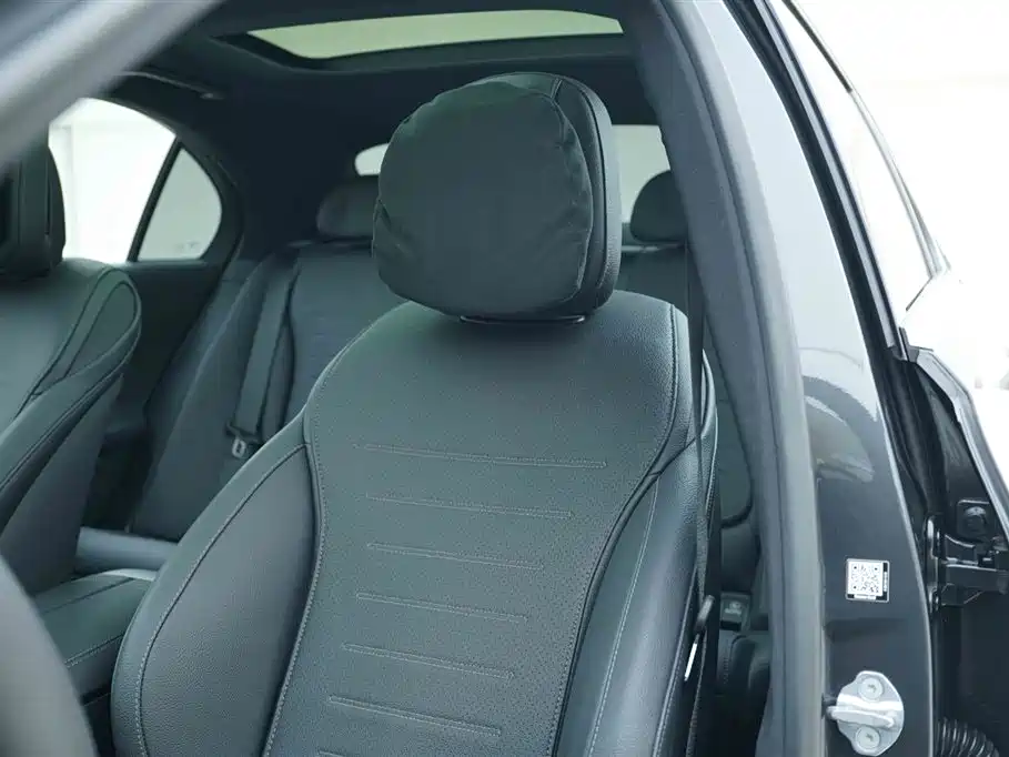 Mercedes-Benz C-Class 2023 — фото 12