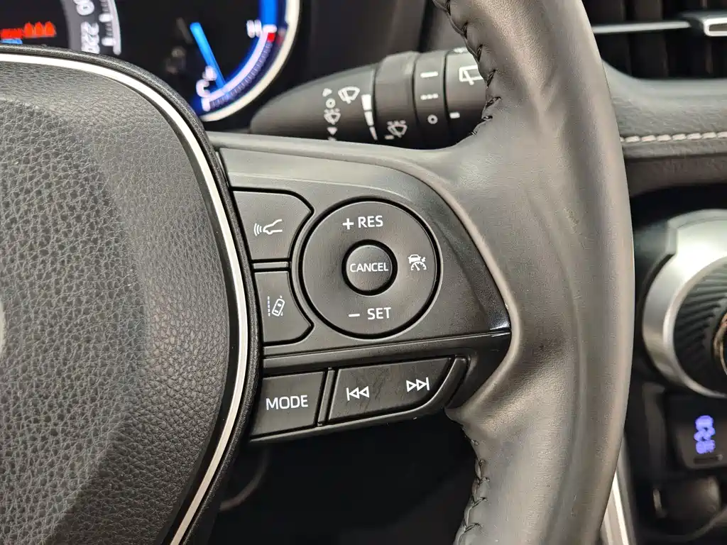 Toyota RAV4 2022 — фото 12