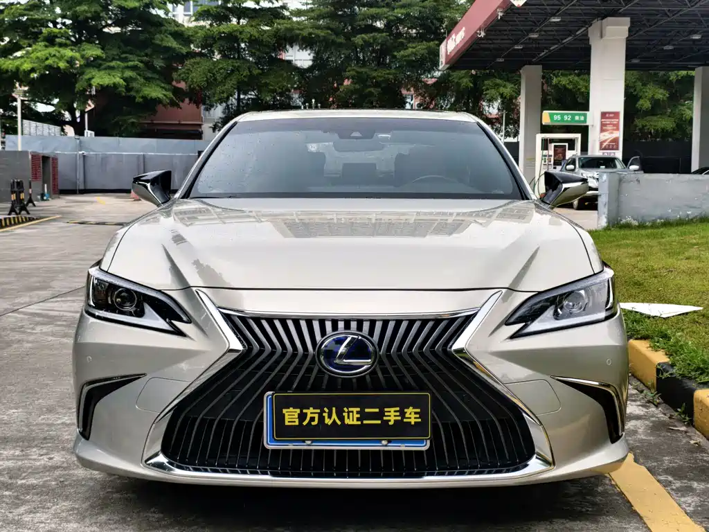 Lexus ES 2019