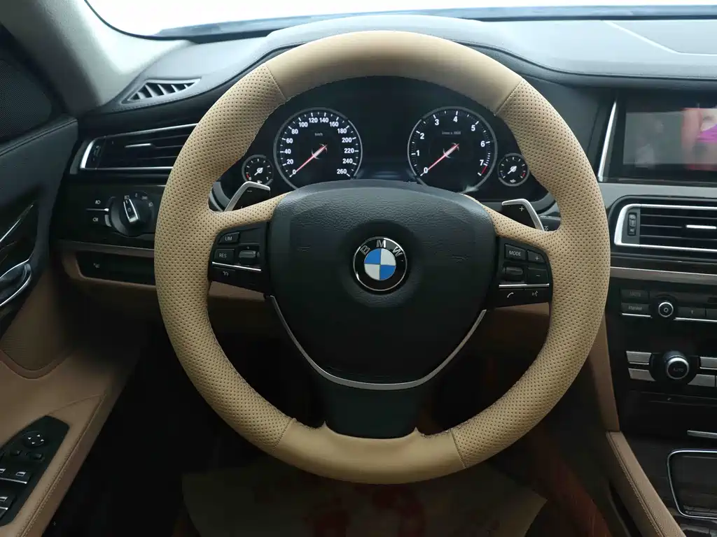 BMW 7 Series 2014 — фото 8