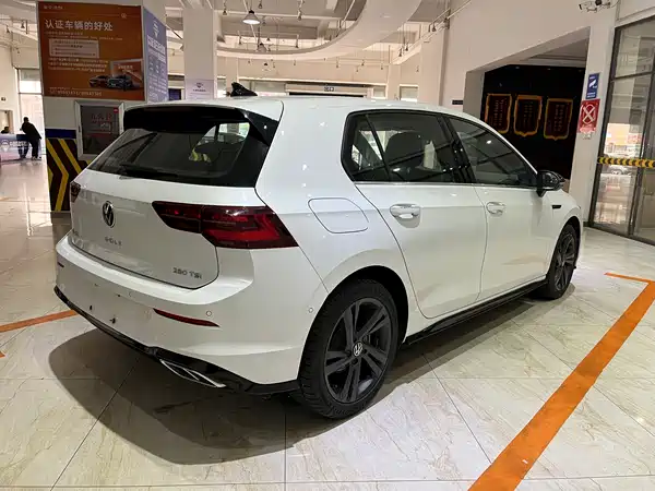 Volkswagen Golf 2021