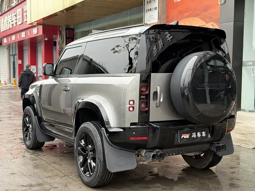 Land Rover Defender 2023 — фото 14