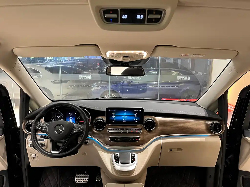Mercedes-Benz V-Class 2022 — фото 14