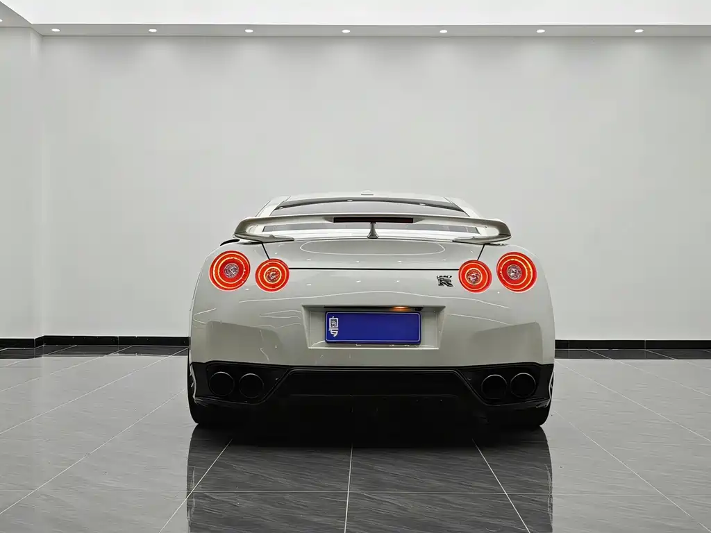Nissan GT-R 2011 — фото 3