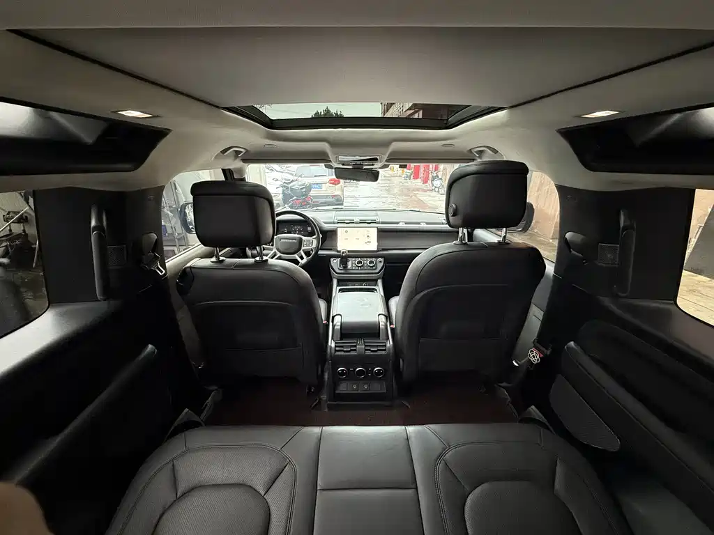 Land Rover Defender 2023 — фото 11