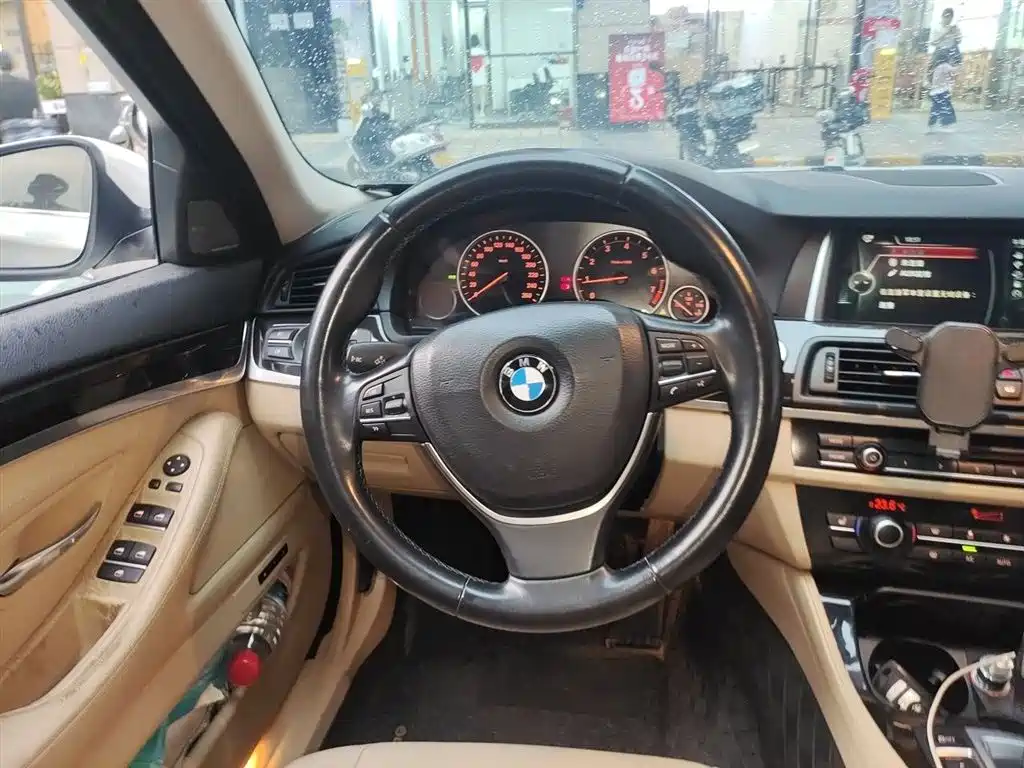 BMW 5 Series 2015 — фото 3