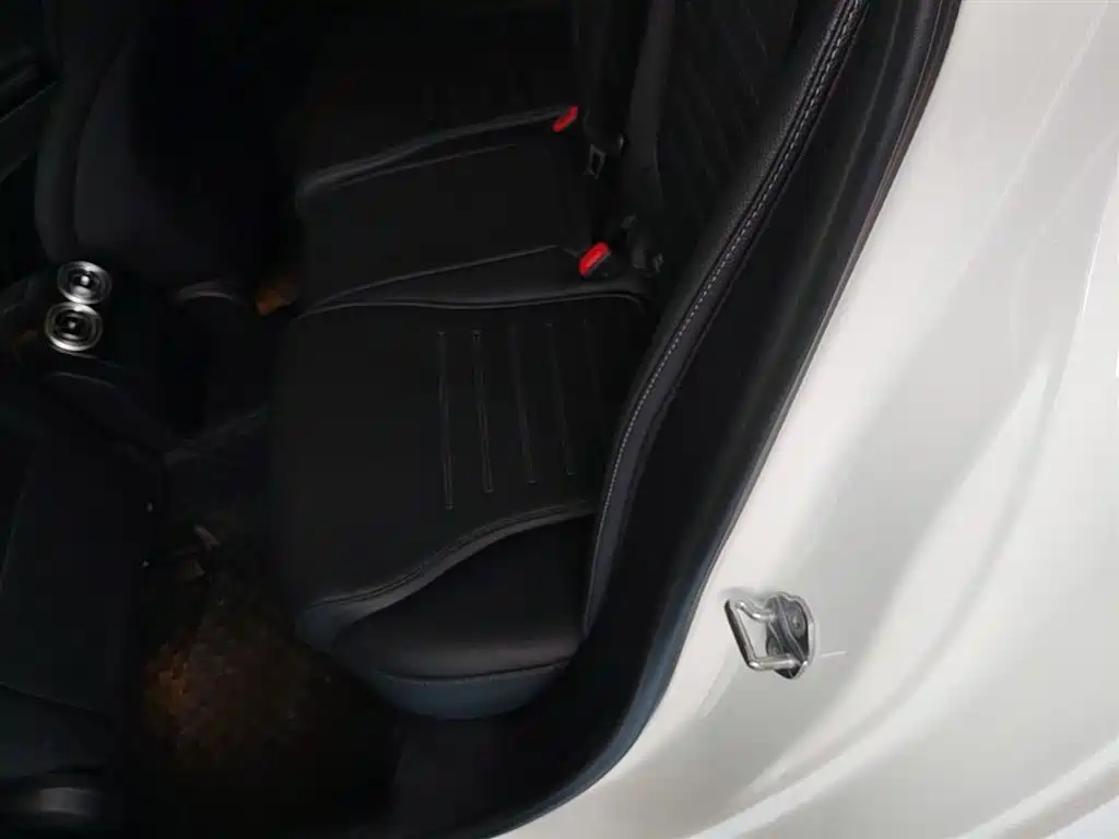 Mercedes-Benz C-Class 2023 — фото 17