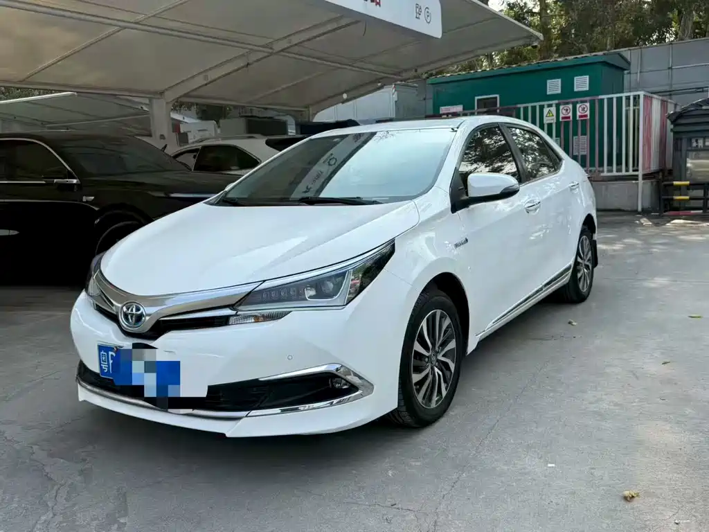 Toyota Corolla 2017 — фото 1