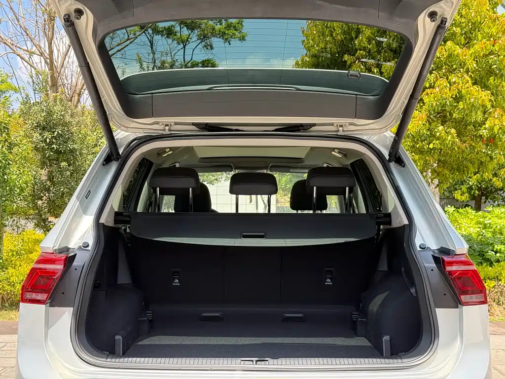 Volkswagen Tiguan L 2023 — фото 9