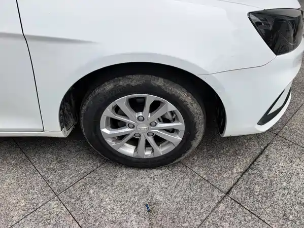 Geely Emgrand 2022