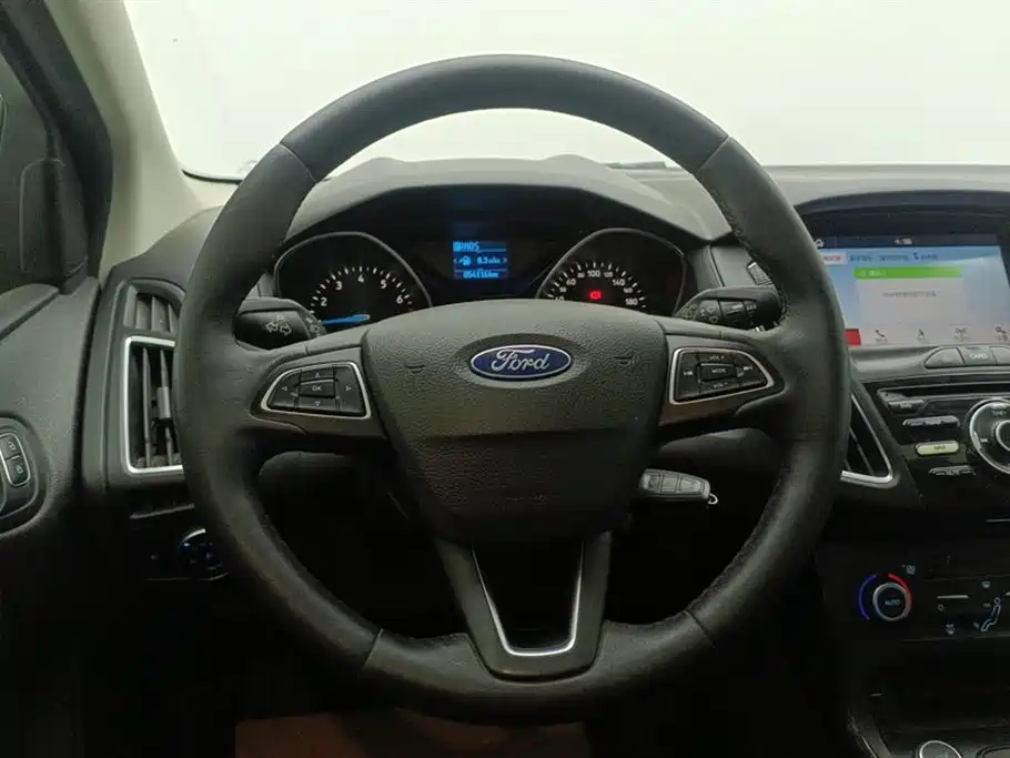 Ford Focus 2018 — фото 15