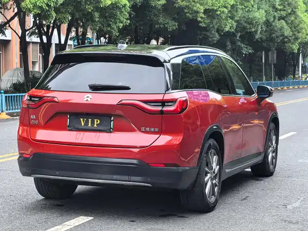 NIO ES8 2018