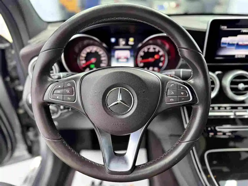 Mercedes-Benz GLC 2018 — фото 12