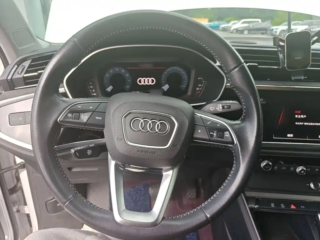 Audi Q3 2021 — фото 11