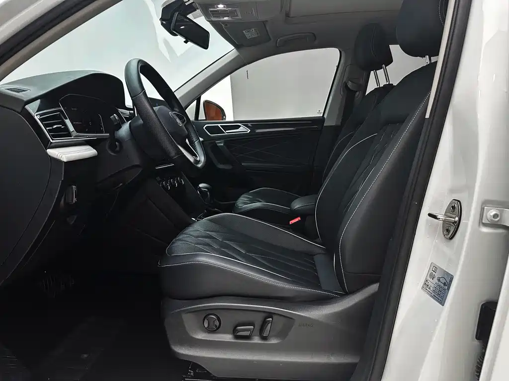 Volkswagen Tiguan L 2023 — фото 22