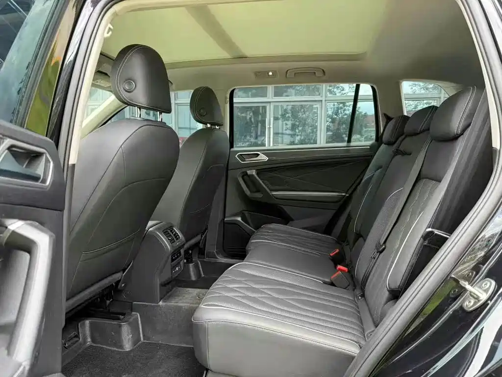 Volkswagen Tiguan L 2023 — фото 8