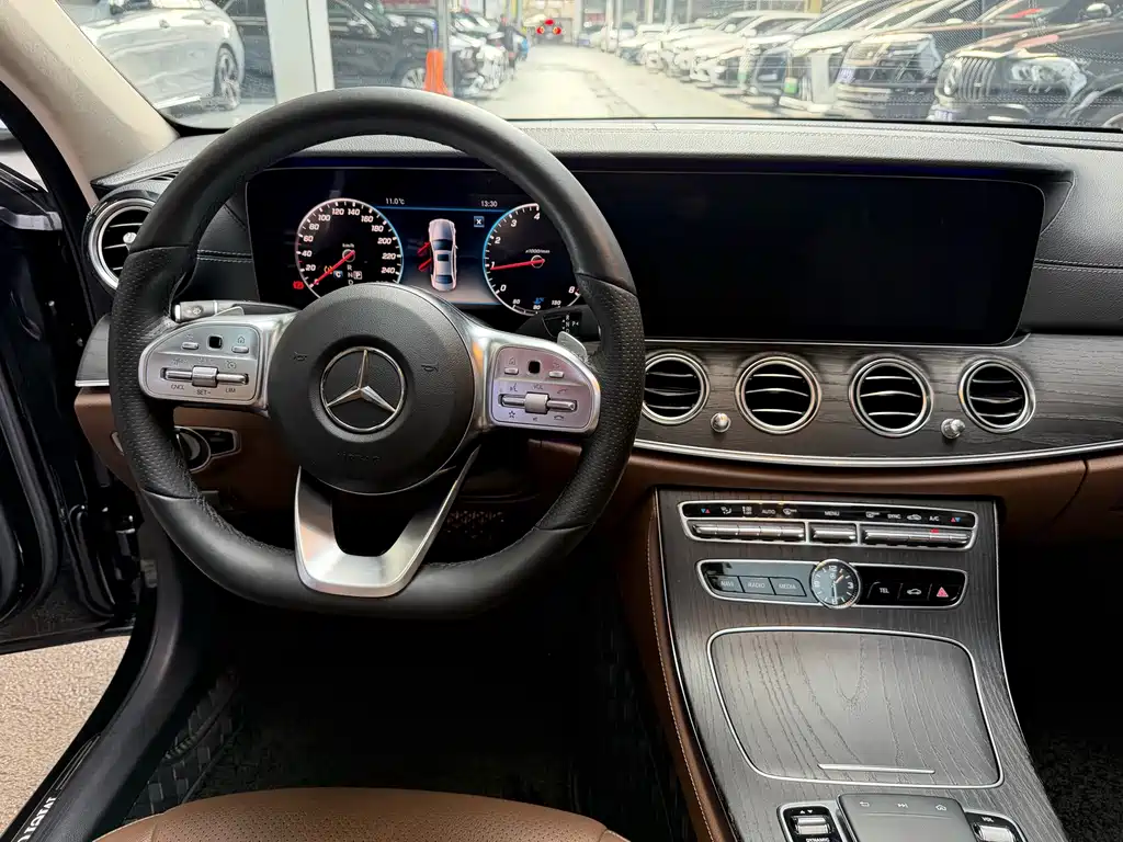 Mercedes-Benz E-Class 2020 — фото 13