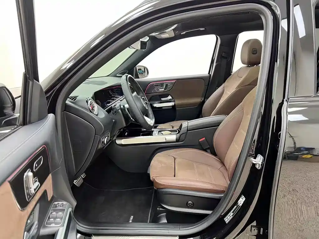 Mercedes-Benz GLB AMG 2024 — фото 15