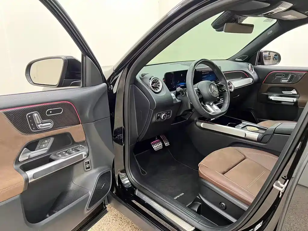 Mercedes-Benz GLB AMG 2024 — фото 13
