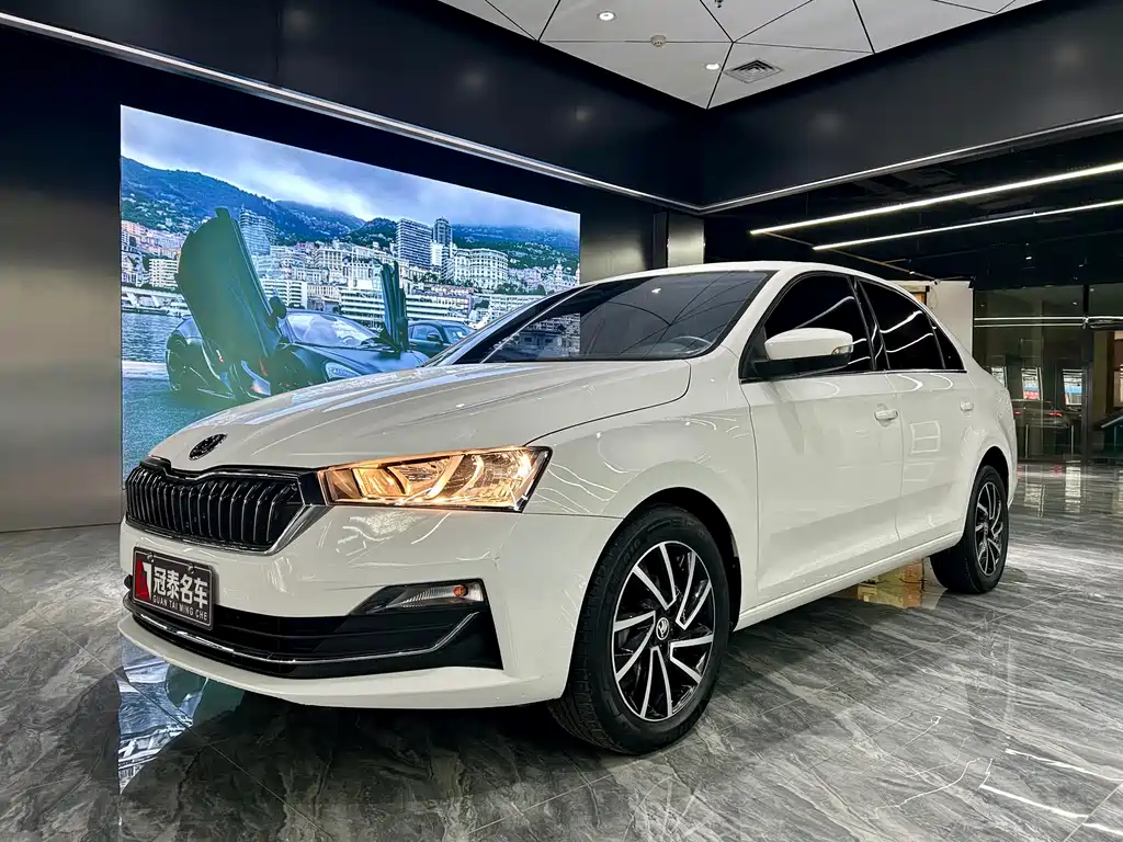 Skoda Rapid 2022 — фото 1