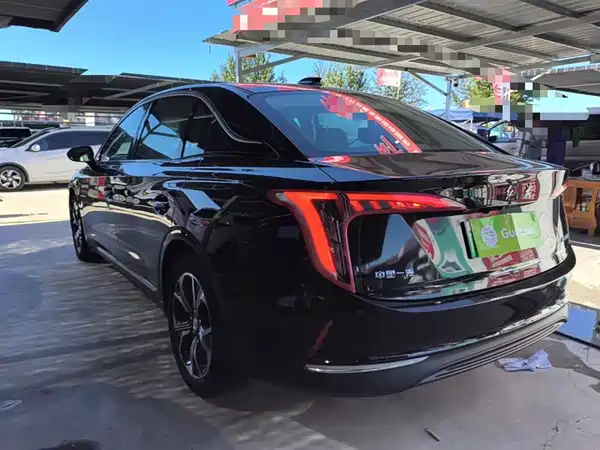 Hongqi E-QM5 2023