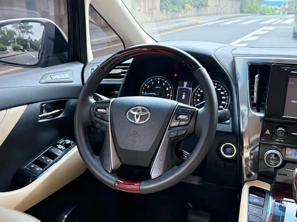 Toyota Alphard 2016 — фото 14