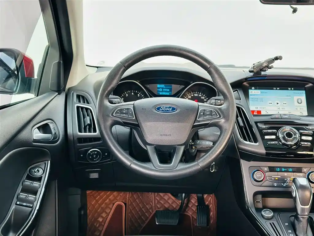 Ford Focus 2017 — фото 17