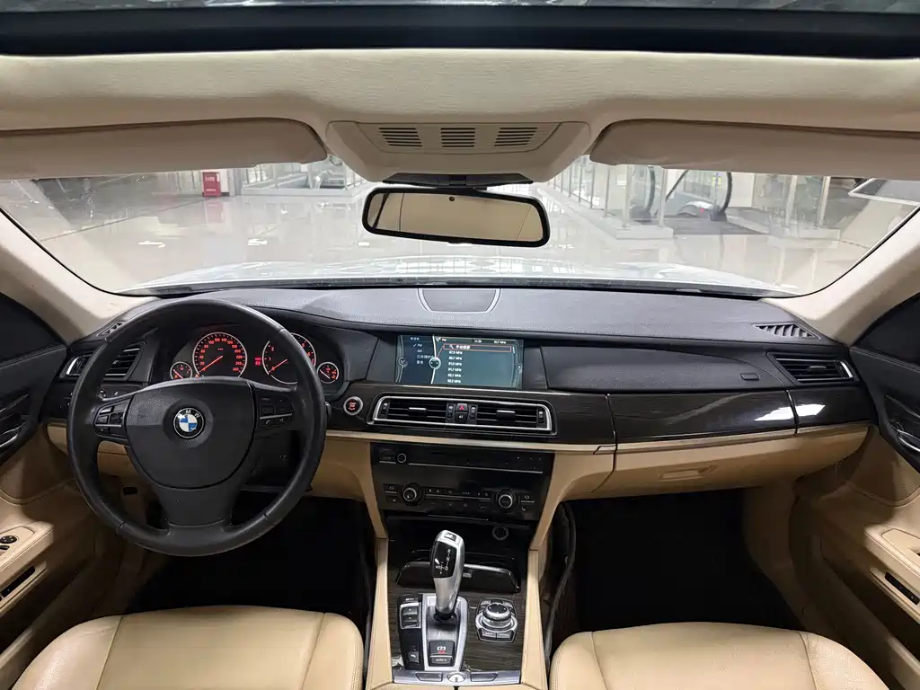 BMW 7 Series 2012 — фото 9