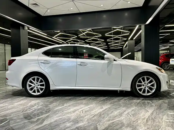 Lexus IS 2011