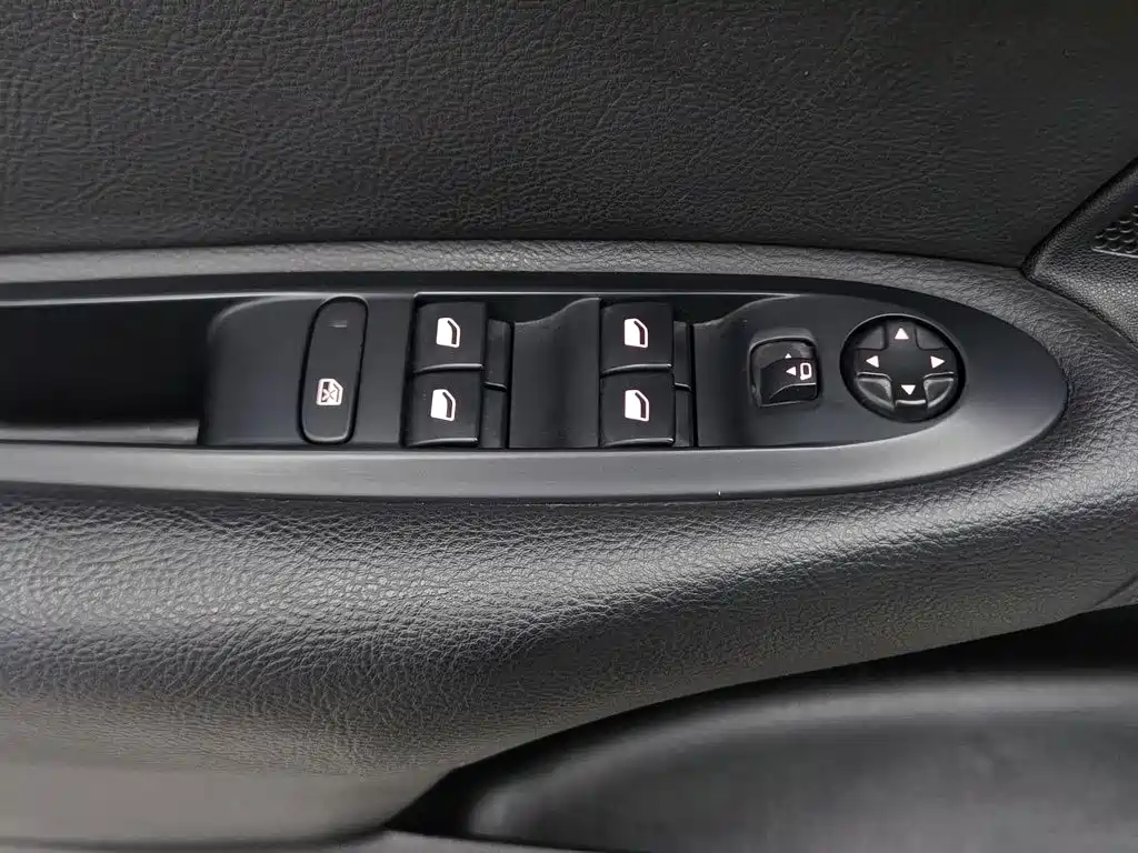 Citroën C4L 2016 — фото 9